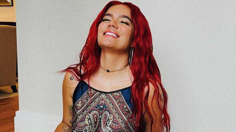 ¡Te quedó grande! Karol G y la prenda que deja en evidencia la posibilidad de un explosivo junte musical