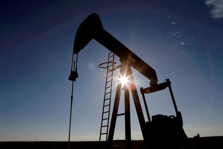 Producción y demanda de petróleo de Estados Unidos aumentarán en 2023, dice EIA