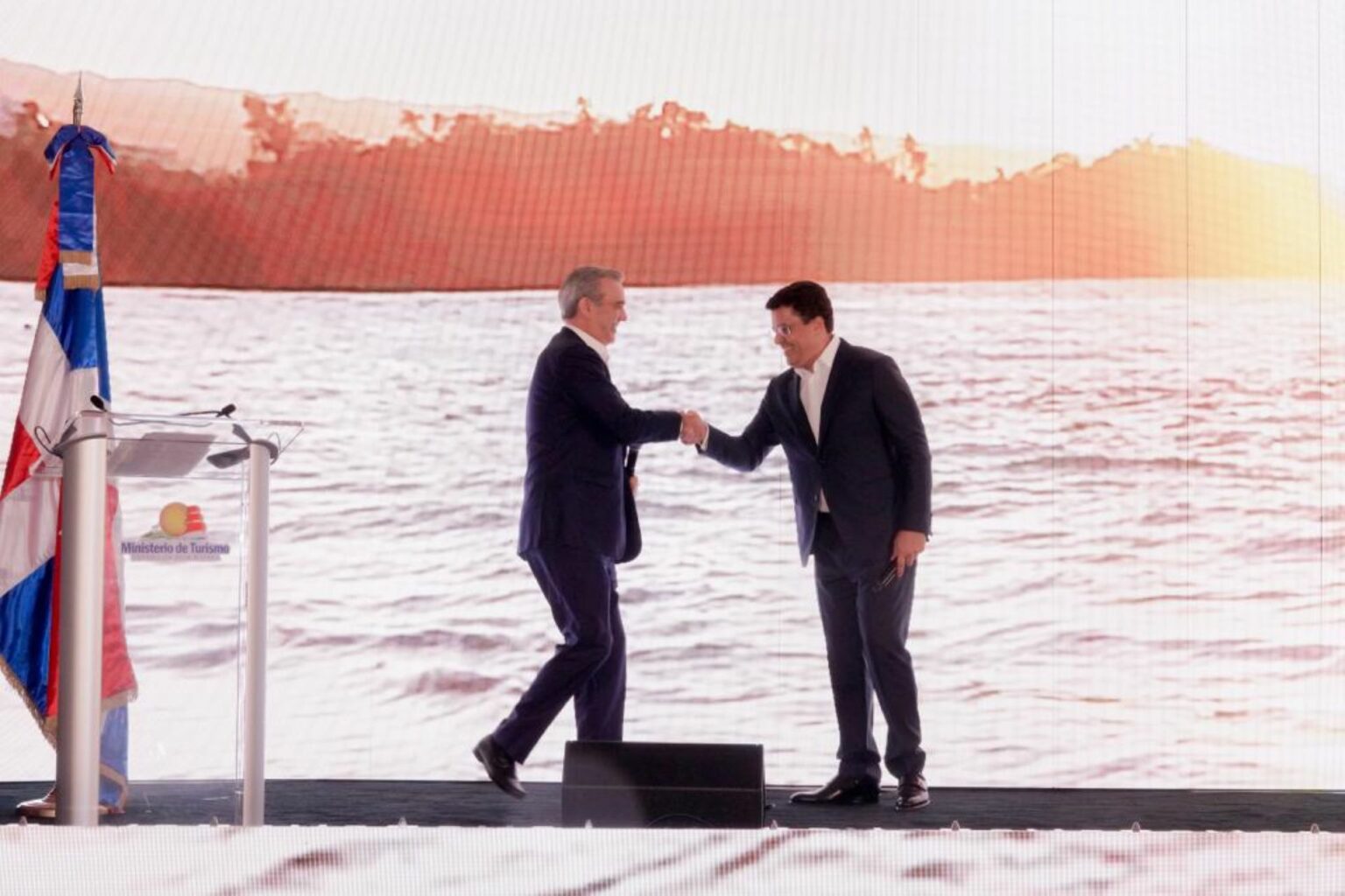 Presidente Abinader y ministro Collado inician en Miami presentaciones de promoción del país en Estados Unidos del 2023