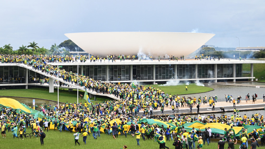 Bolsonaristas radicales irrumpen en el Congreso de Brasil