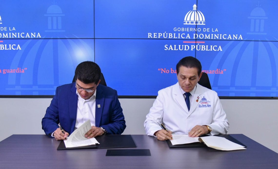 MISPAS y CAASD firman convenio para mantener vigilancia de consumo y expendio agua potable