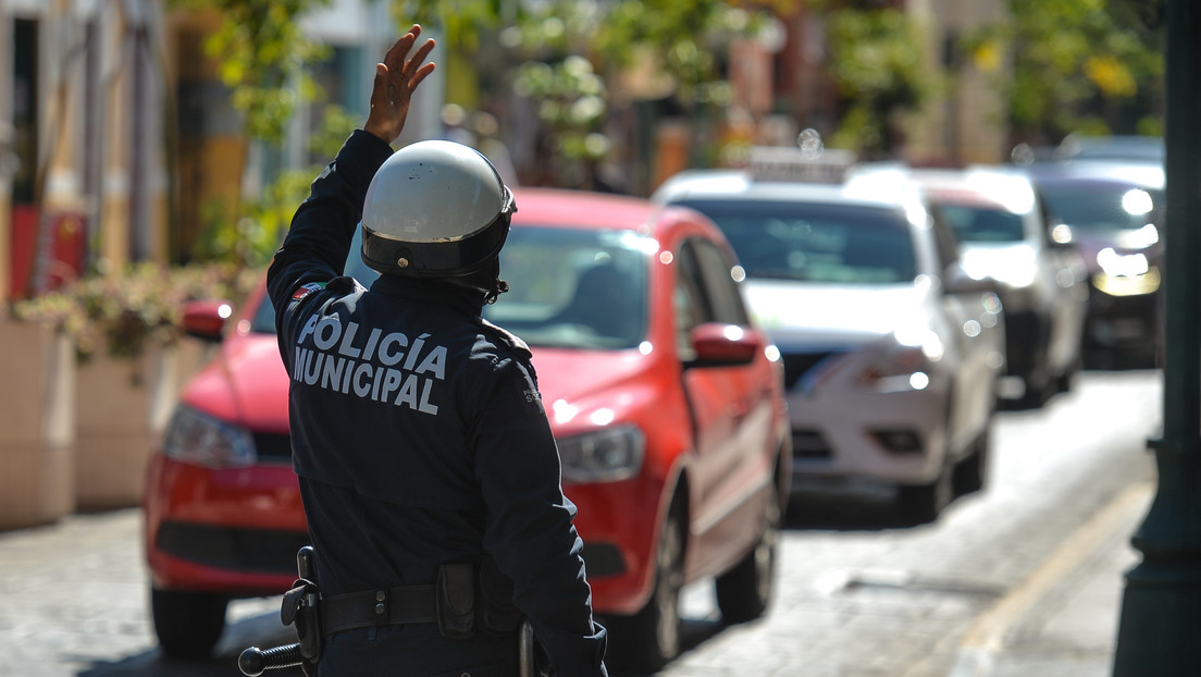 Detienen a dos policías municipales en México por abuso de autoridad, robo y violación equiparada