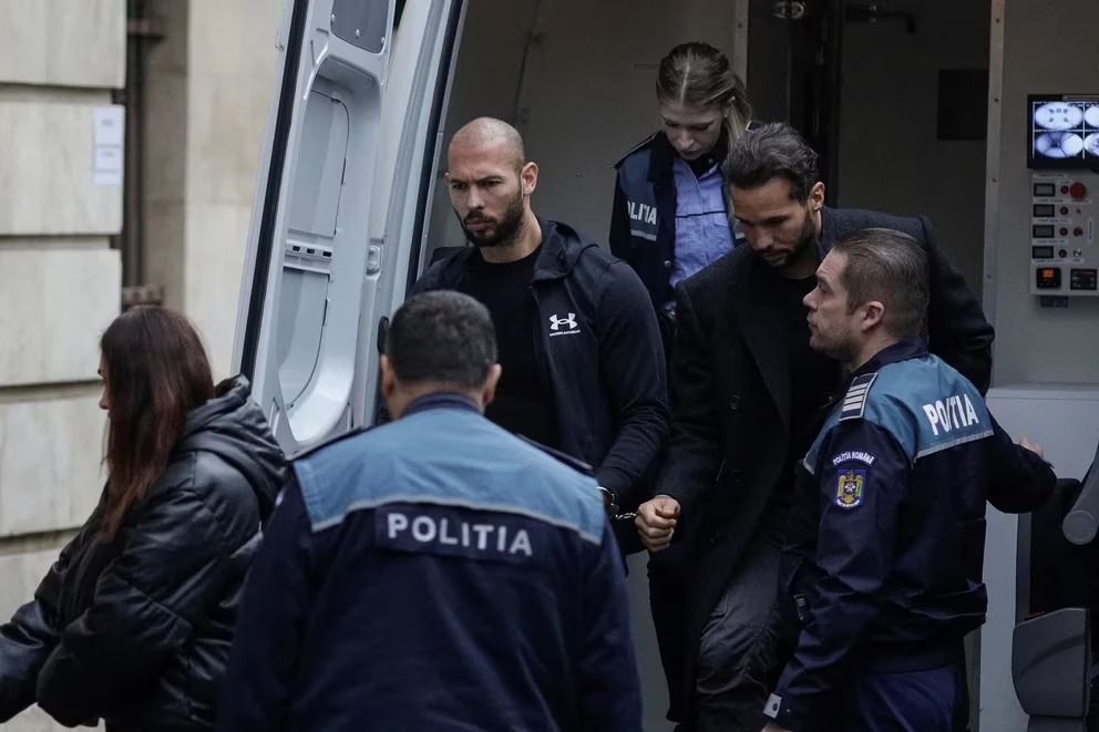 La policía de Rumania confiscó 3,9 millones de dólares en bienes de lujo de Andrew Tate