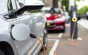 Emiten resoluciones para regular recarga de energía a los autos eléctricos