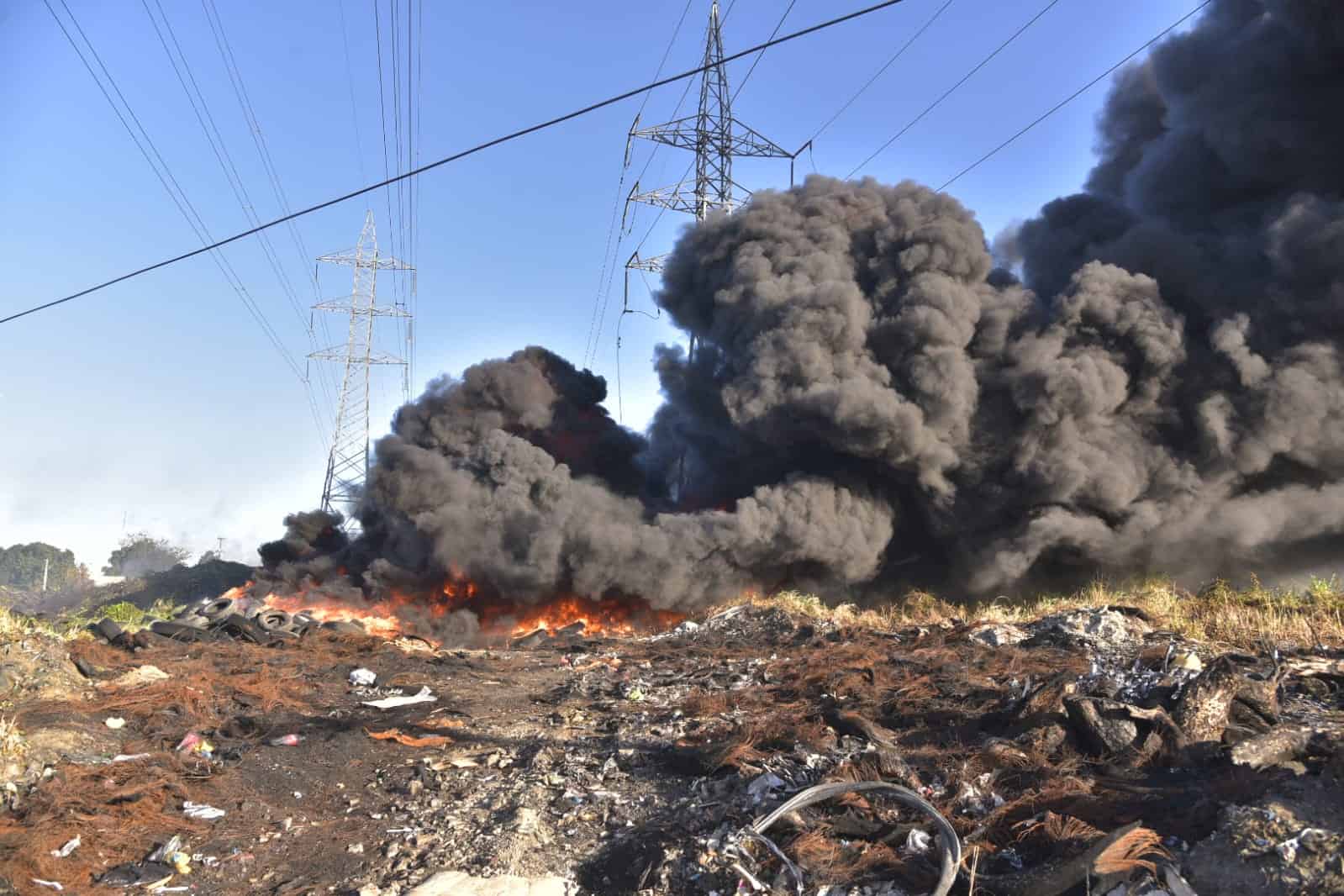 Residentes en El Almirante piden reubicar depósito de neumáticos por incendios