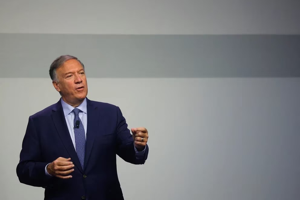 Mike Pompeo: “Si te importan tus hijos y nietos, saca TikTok de sus teléfonos”