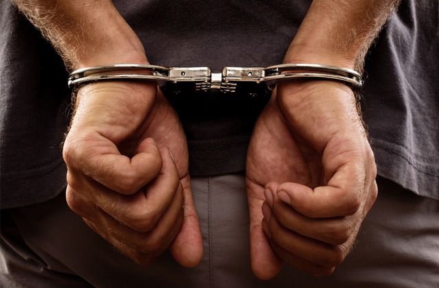 Policía apresa dos hombres llevaban 16 haitianos indocumentados en una jeepeta