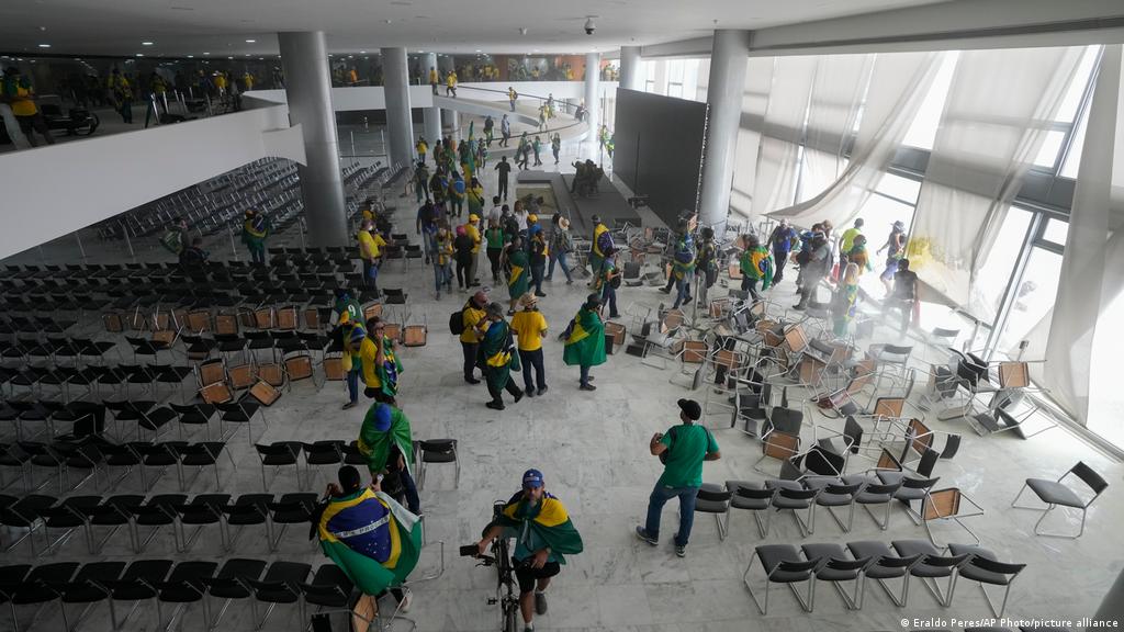 La Fiscalía brasileña pide investigar a tres diputados bolsonaristas