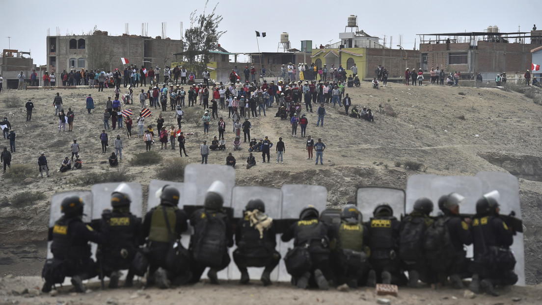 Manifestantes intentan tomar el aeropuerto de Arequipa en medio de las protestas en Perú