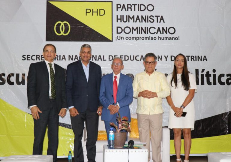 PHD reinaugura Escuela de Formación Política en Santiago