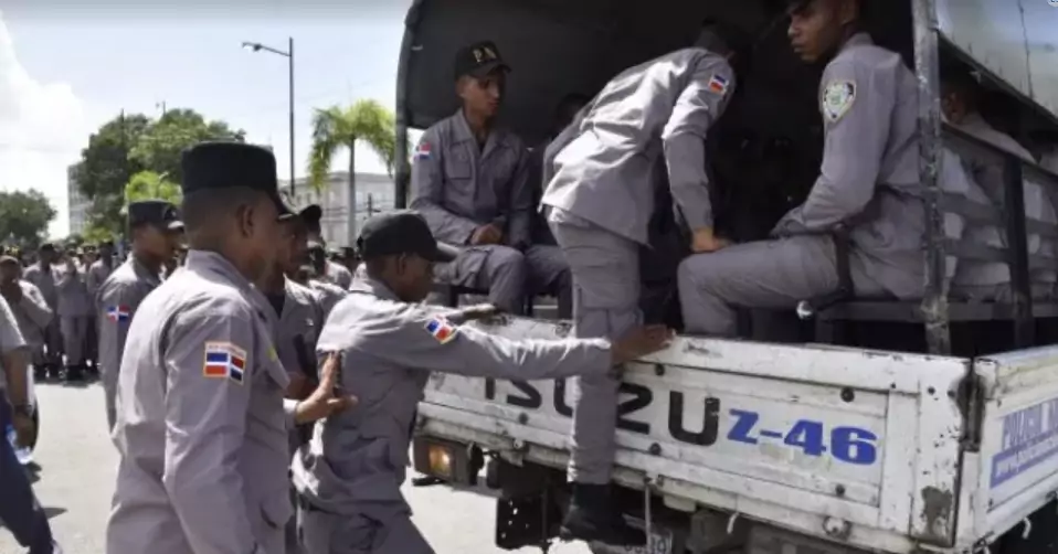 Policías reciben reentrenamiento para mejorar protocolo en situación de crisis o conflictos