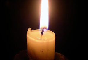 PALABRA DE DIOS JUEVES DE LECTURA ¿Acaso se enciende una vela para meterla debajo de una olla o debajo de la cama? ¿No es para ponerla en el candelero?
