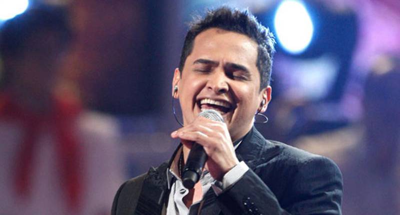 Jorge Celedón busca a chica a la que Bad Bunny aventó el teléfono: “Ayúdenme a encontrarla, le quiero regalar uno”