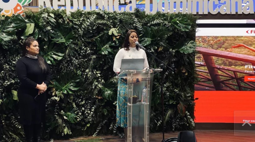 Adompretur presenta en FITUR su revista Turismo Dominicano 2023
