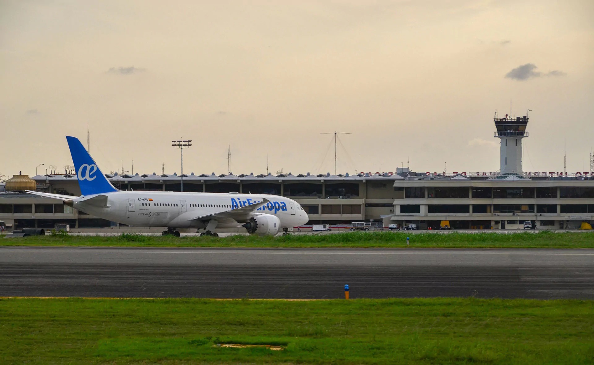 Aerodom planea abrir nueva terminal, hotel, tren y ruta de pasajeros en el AILA
