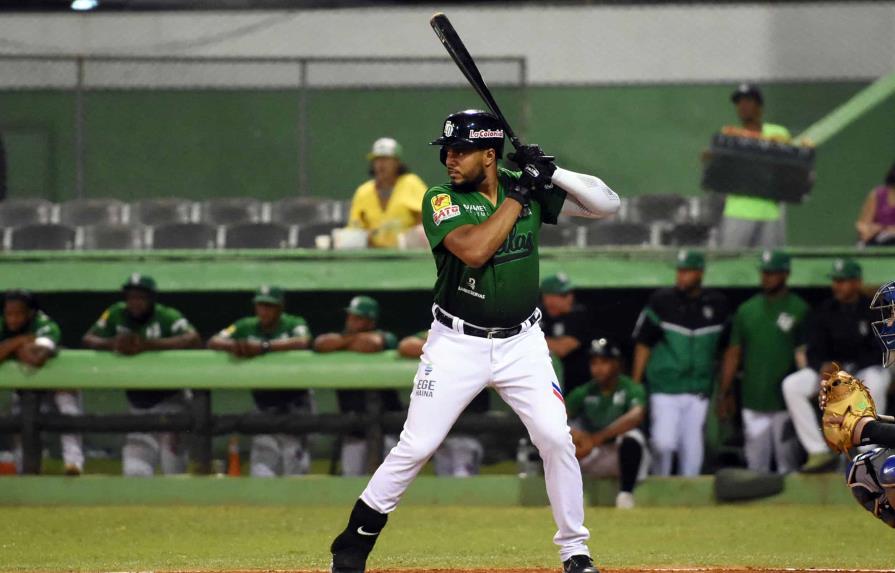 Candelario y Urrutia dan la victoria a Estrellas en el primero de la final