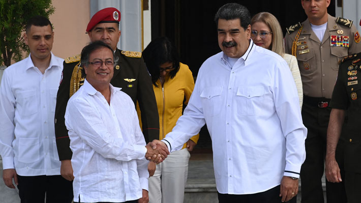 Presidente de Colombia se reúne con Maduro en Venezuela previo a su viaje a Chile