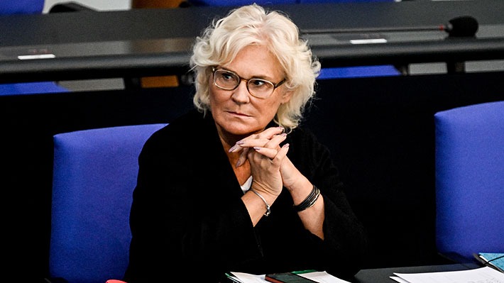 Guerra en Ucrania salpica a ministra de Defensa alemana: Christine Lambrecht renuncia a su cargo