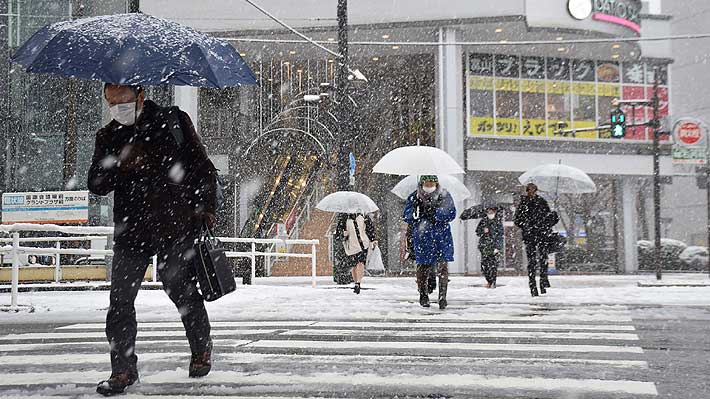Más de 200 vuelos fueron cancelados en Japón ante la mayor ola de frío en una década