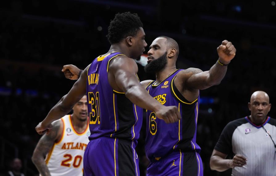 Lakers de LeBron derrotan a Hawks en seguidilla de cuatro victorias