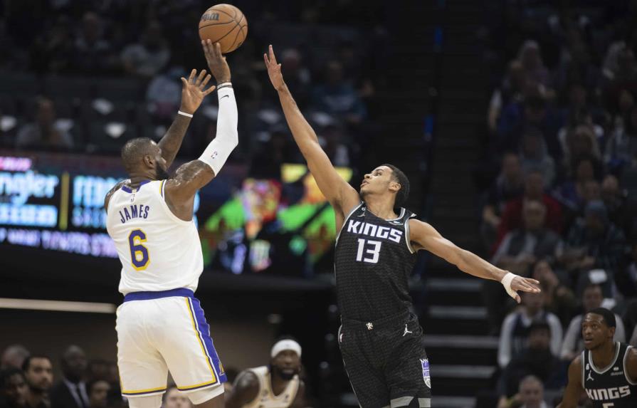 LeBron James anota 37 puntos en triunfo de Lakers sobre los Kings