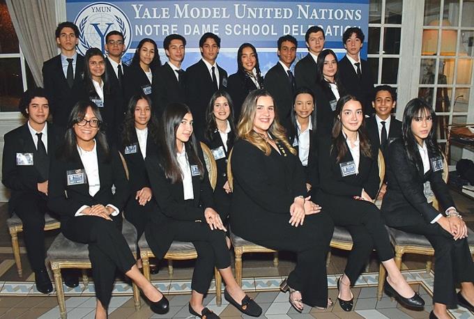 Notre Dame School presenta delegación
