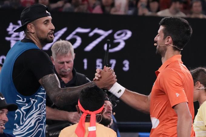 Djokovic vuelve a Melbourne con una exhibición ante Nick Kyrgios