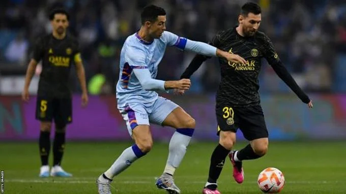 PSG de Messi vence 5-4 al equipo de Cristiano