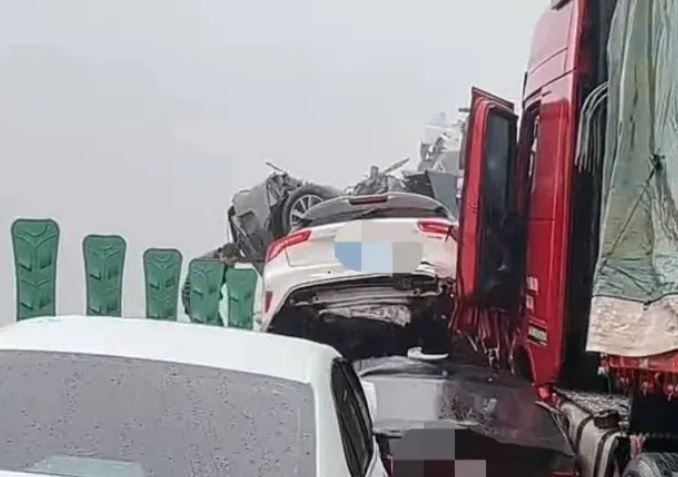 Al menos 16 muertos en un accidente de tráfico múltiple en el centro de China