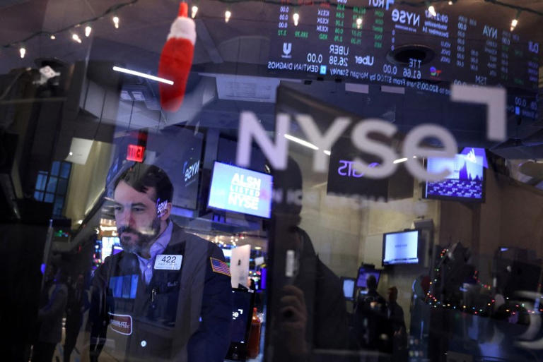 Wall Street cae por temor a que la Fed mantenga postura agresiva sobre las tasas
