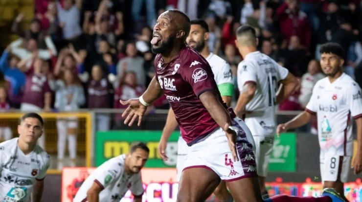 Presidente del Saprissa feliz por la llegada del VAR; Waston piensa que es una mala idea