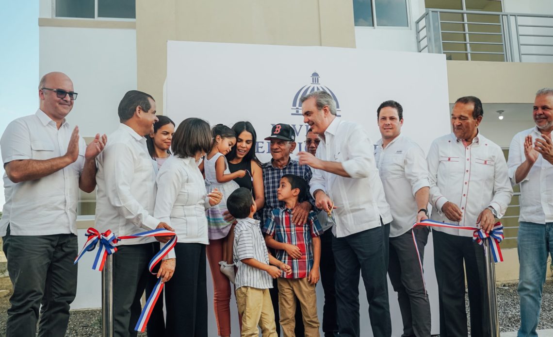 Abinader entrega proyecto “Mi Vivienda” en Santiago Rodríguez