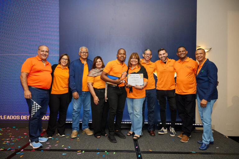 Banco Adopem premia a sus colaboradores
