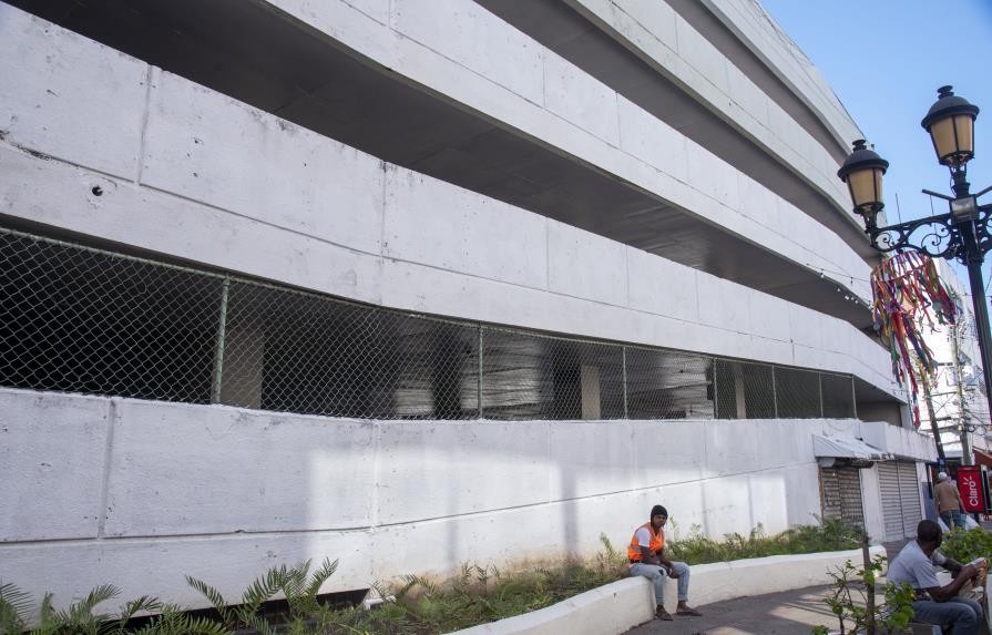 Alcaldía se apresta a demoler el parqueo de la calle José Reyes