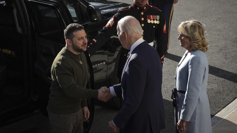 Biden llega a Kiev: una visita acordada con Rusia y con alerta aérea sin ataques