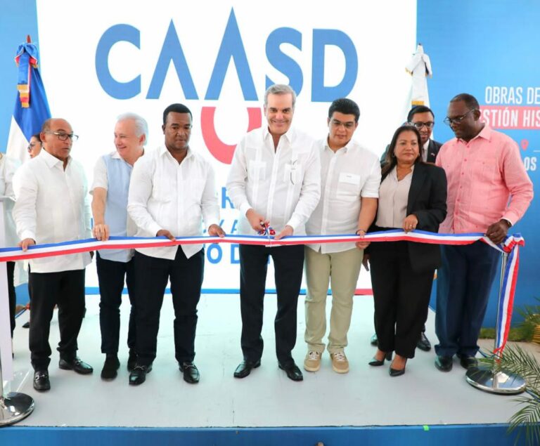 Abinader inaugura cañada saneada de Los Rieles con más de RD$285 millones en inversión