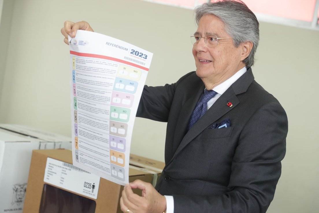 ¿Castigo a Lasso? El 'no' se impone en el referéndum de Ecuador y el correísmo arrasa en comicios locales