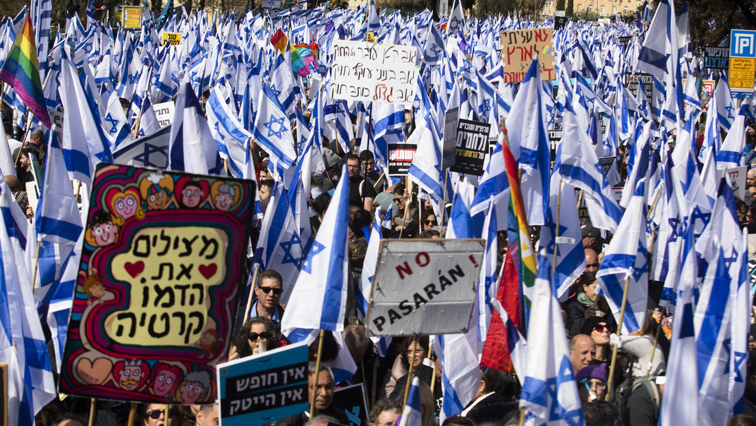 Decenas de miles de personas protestan contra la reforma judicial en Israel
