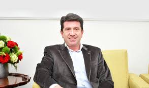 El exministro de Defensa de Colombia Diego Molano anuncia su candidatura para la alcaldía de Bogotá