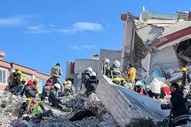 El número de muertos por los sismos en Turquía supera los 19.000