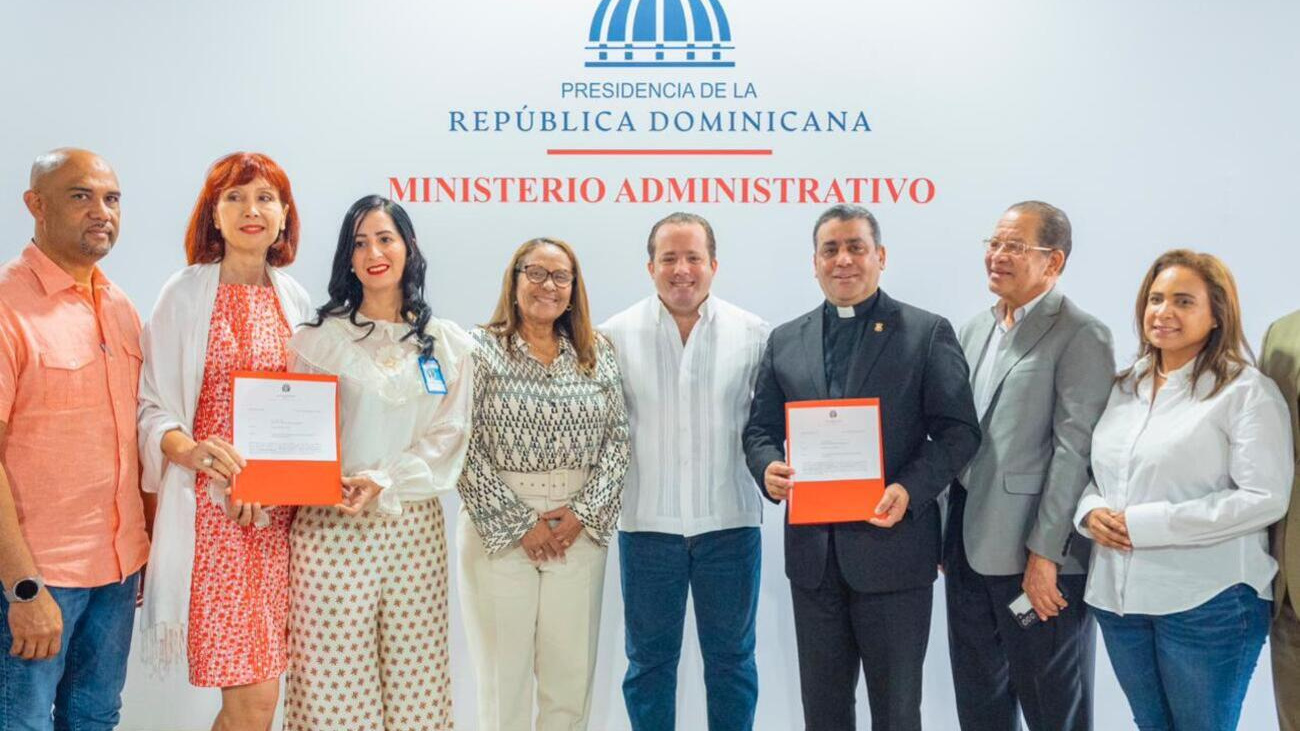 Gobierno entrega más de RD 80 millones para construcción Hospital Oncológico y terminación edificio de Salud en la UCNE de SFM