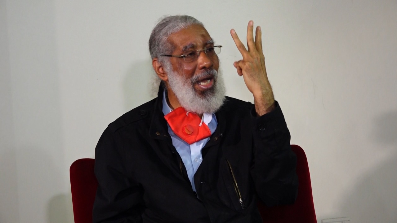 Hubieres denuncia van tres agresiones a autobuses de Charles de Gaulle