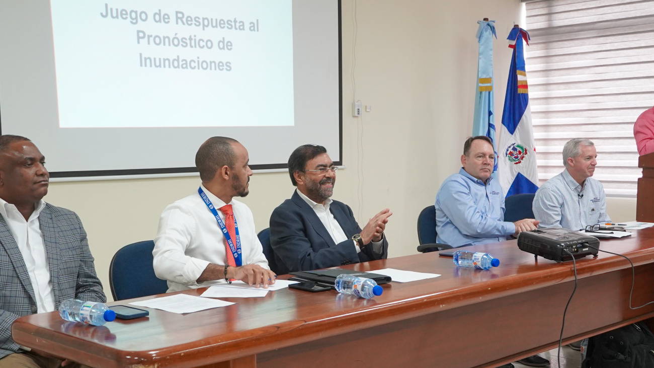 INDRHI presenta proyectos realizados por estudiantes de ingeniería de EE. UU. para mejorar pronósticos hidrológicos
