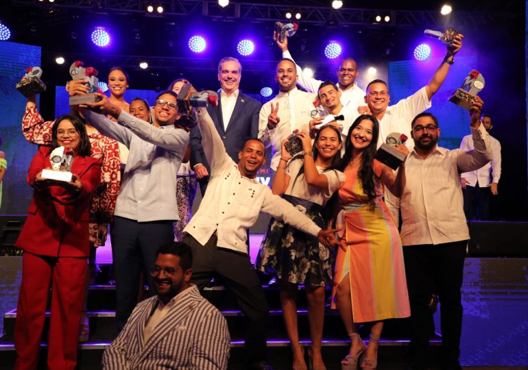 Abinader asegura futuro a jóvenes dominicanos en entrega del Premio Nacional de la Juventud 2023
