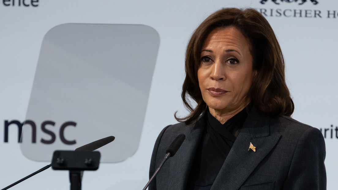 Kamala Harris regresa a EE.UU. de Múnich en un avión de apoyo tras problemas con el Air Force Two
