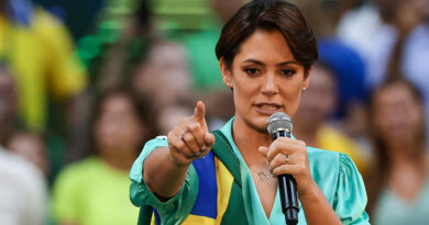 La esposa de Bolsonaro entra al ruedo político en Brasil para "aumentar la participación femenina"