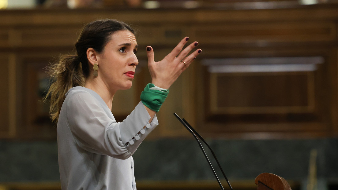 La ministra de Igualdad de España habla de "hijes" y genera polémica en el Congreso