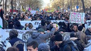 Manifestantes vuelven a las calles de Francia para protestar contra la reforma de las pensiones
