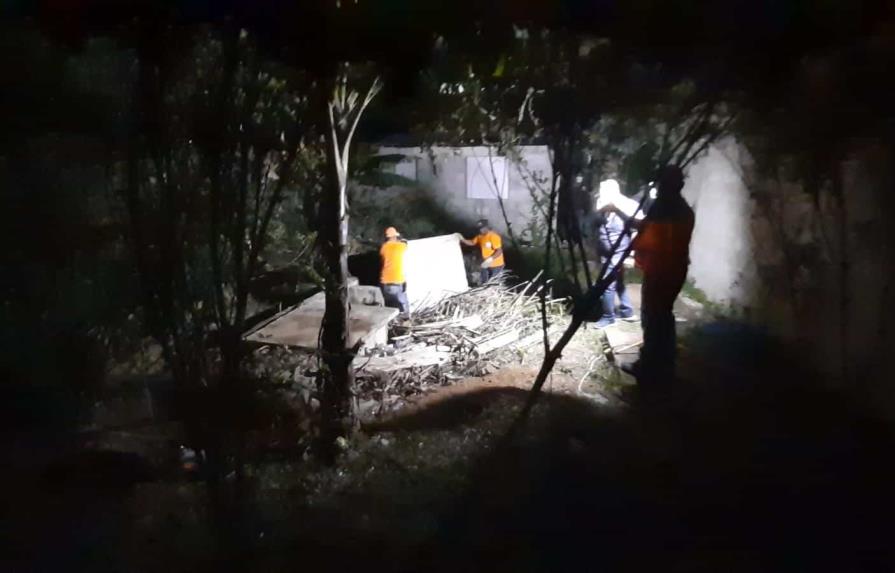 Autoridades, con la tarea de identificar cadáveres hallados en pozo séptico y atrapar a responsables