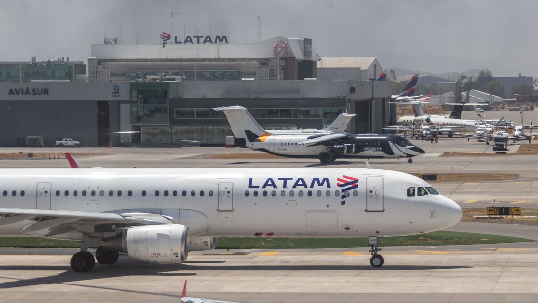 Pasajeros desatan una feroz pelea en un avión de Latam y se reportan 7 heridos y 4 detenidos